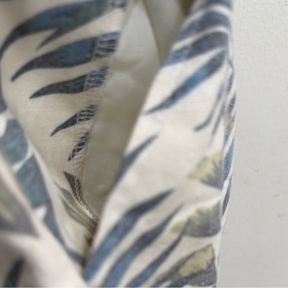 🧡 5 for $25! Balu High-Waist Tropical Pleated Shorts in Cream Floral - Picture 6 of 6